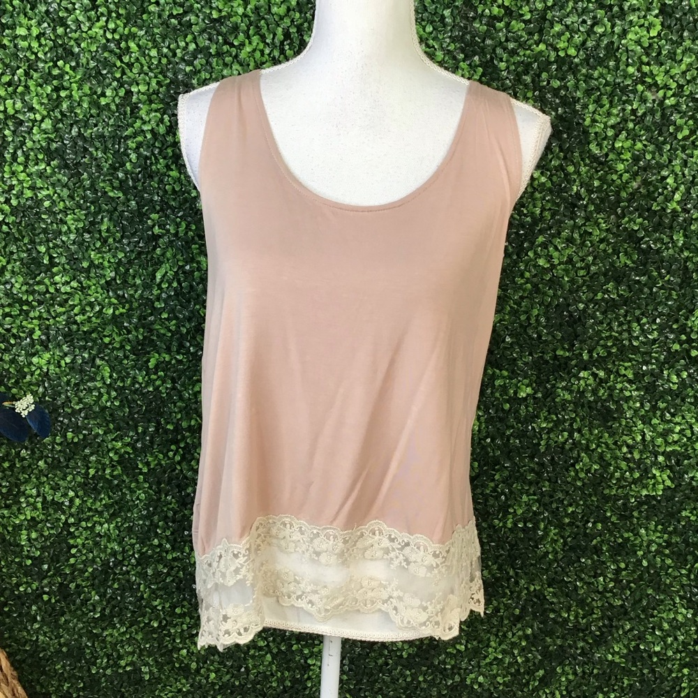 NWT POL Blush Lace Hem scoop back‎ Tank Top